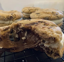 Load image into Gallery viewer, Nutella Cookie Sandwich Box
